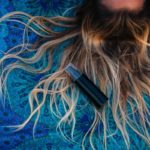 Lámání vlasů a třepení konečků- Proč se vlasy třepí a co se s tím dá skutečně dělat?